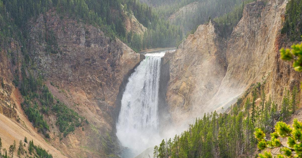 best time to visit Yellowstone